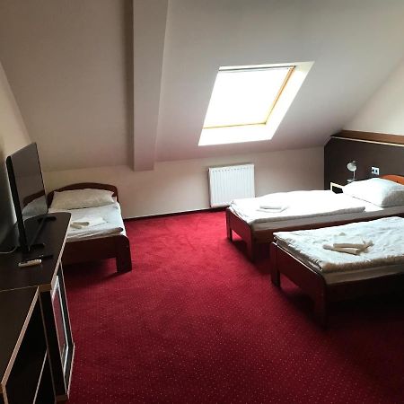 Aranytal Panzio Bed & Breakfast Komarom Luaran gambar