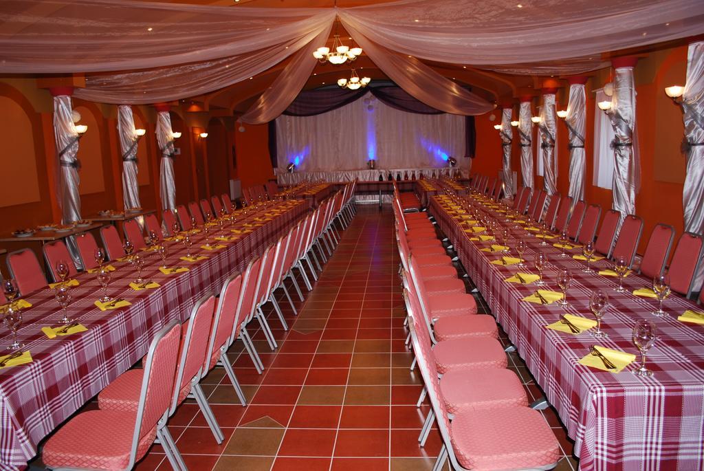 Aranytal Panzio Bed & Breakfast Komarom Luaran gambar