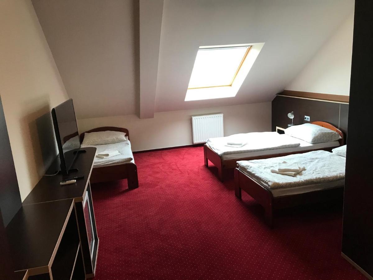 Aranytal Panzio Bed & Breakfast Komarom Luaran gambar